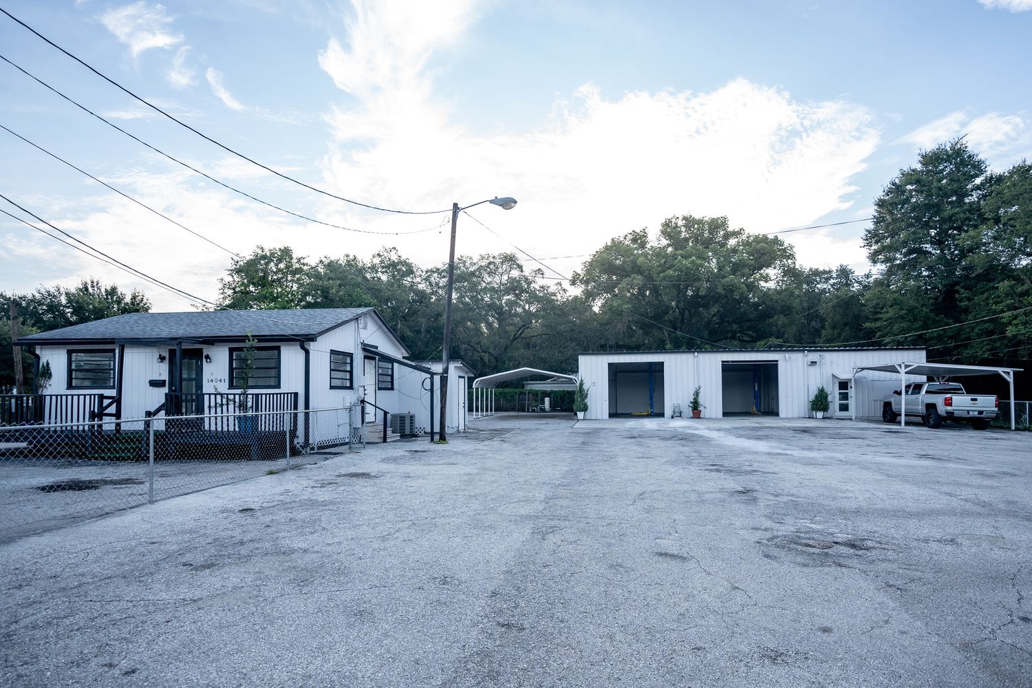 N. Florida Ave Warehouse or Automotive/Office/Showroom- 6,061 SF : 14041 N Florida Ave, Tampa, FL 33613